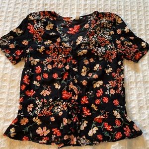 Super cute floral summer top